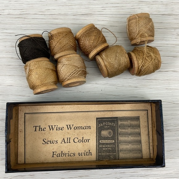 Antique J & P Coats Mending Floss Box of 8 Spools - Picture 9 of 9